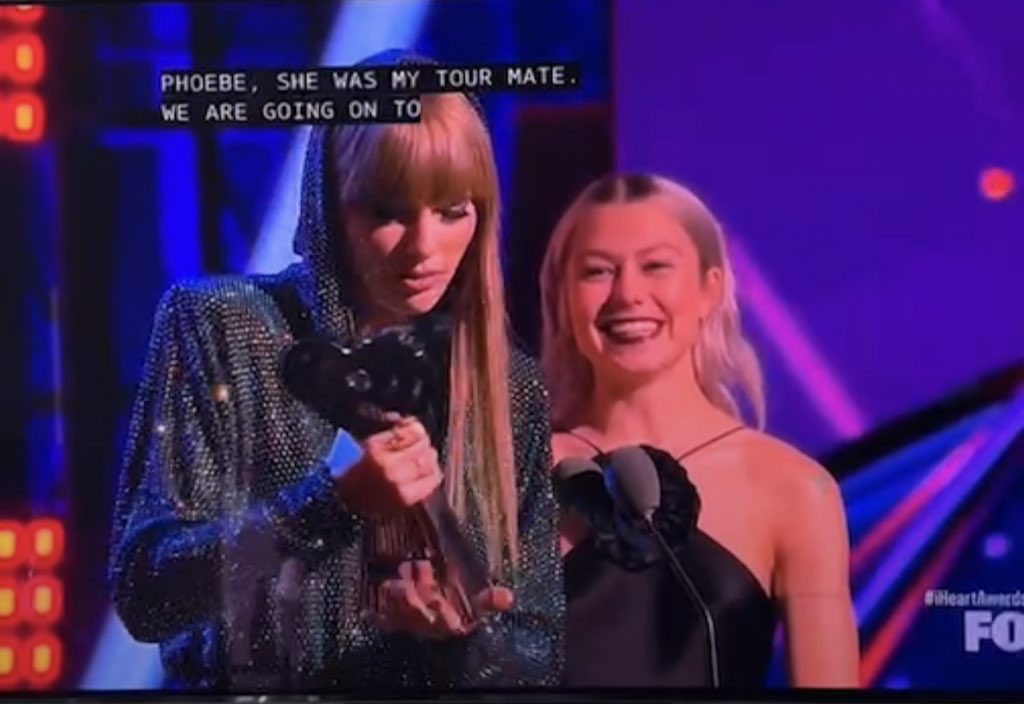cagedmecrazy's tweet photo. @taylornation13 the nothing new girls 🥲🥲🥲 #iHeartAwards2023 https://t.co/AgENt2oa3D