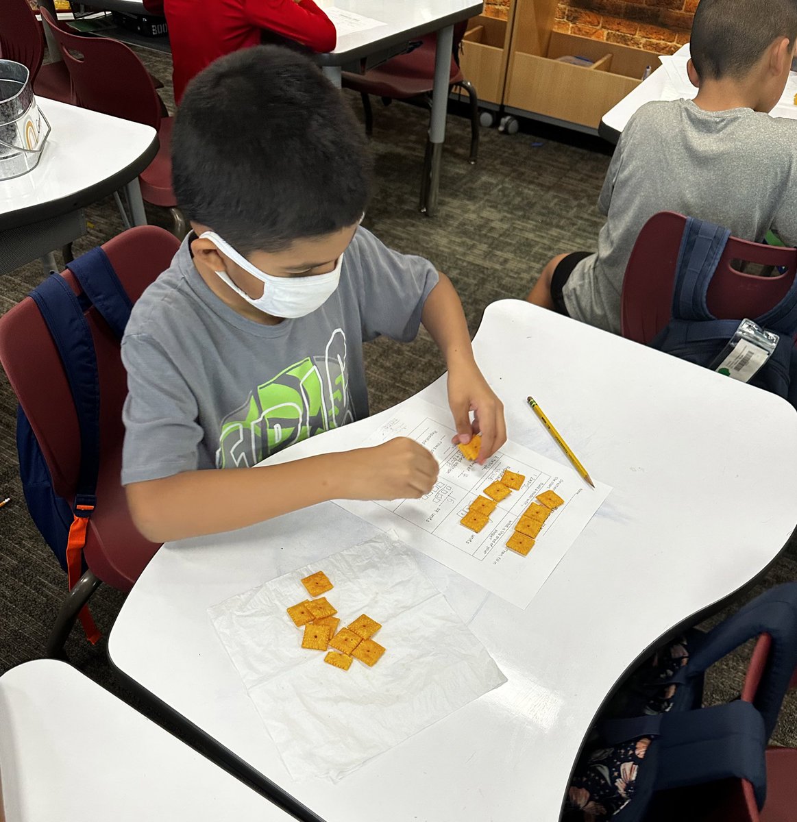 MrsVanderTuig's tweet photo. Today we used Cheez-Its to practice making arrays and finding area! 🧀🧮 https://t.co/ErAxOwfqhR