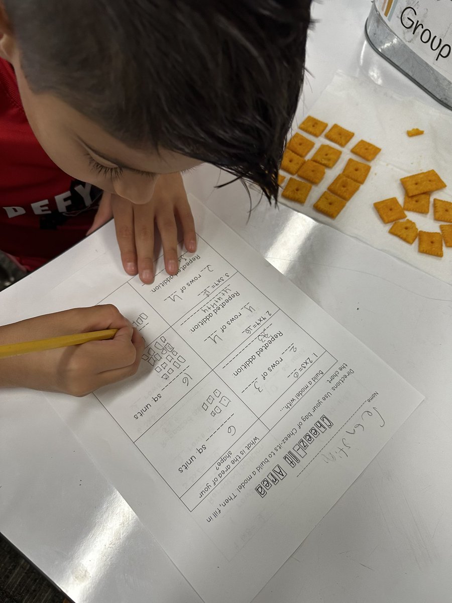 MrsVanderTuig's tweet photo. Today we used Cheez-Its to practice making arrays and finding area! 🧀🧮 https://t.co/ErAxOwfqhR