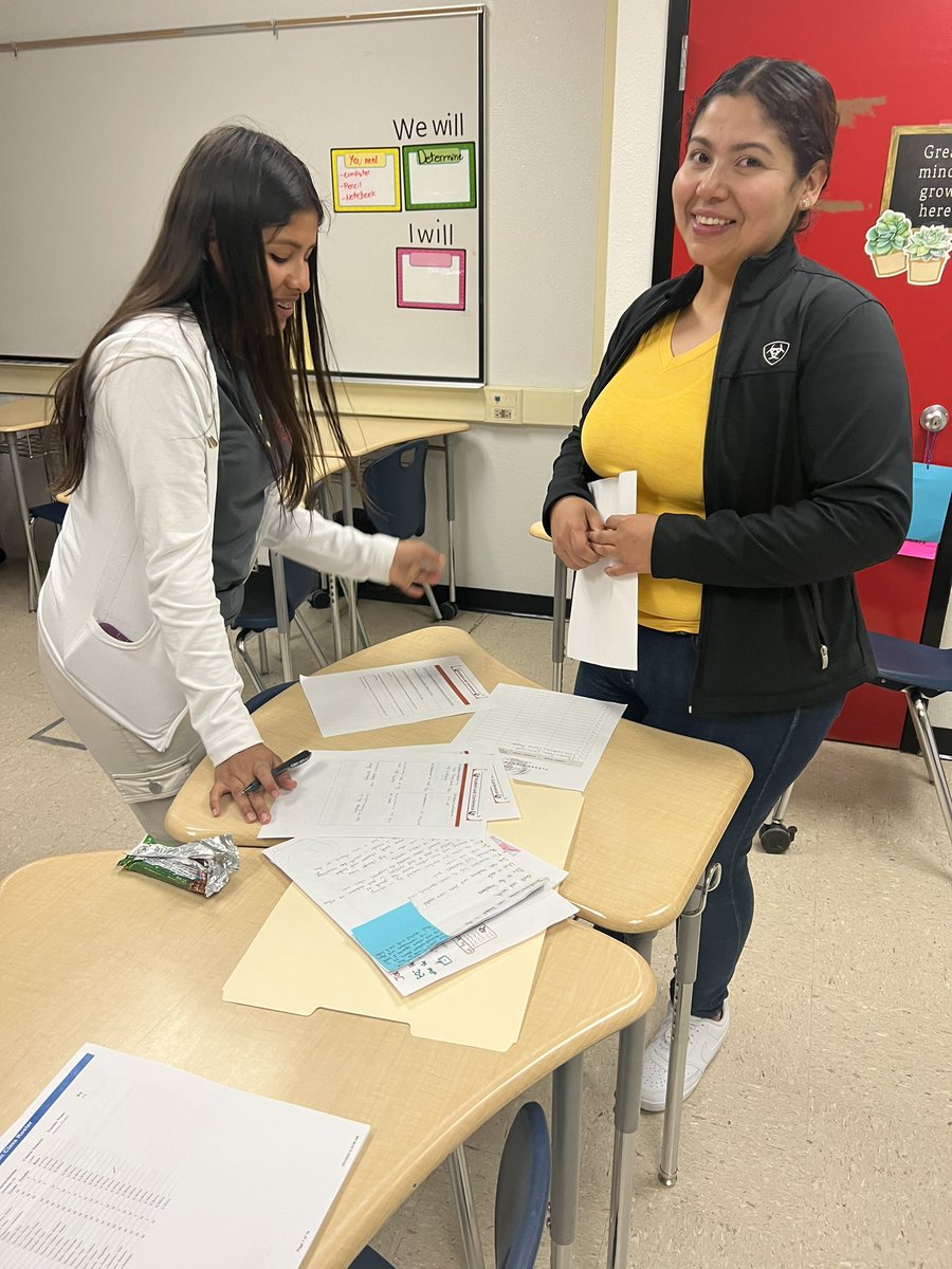 SSMS_AlvarezE's tweet photo. Student lead conferences were a success!! @SSanchez_MS Students discussed their strengths and goals. It was very powerful! https://t.co/GuSk2RcFrb