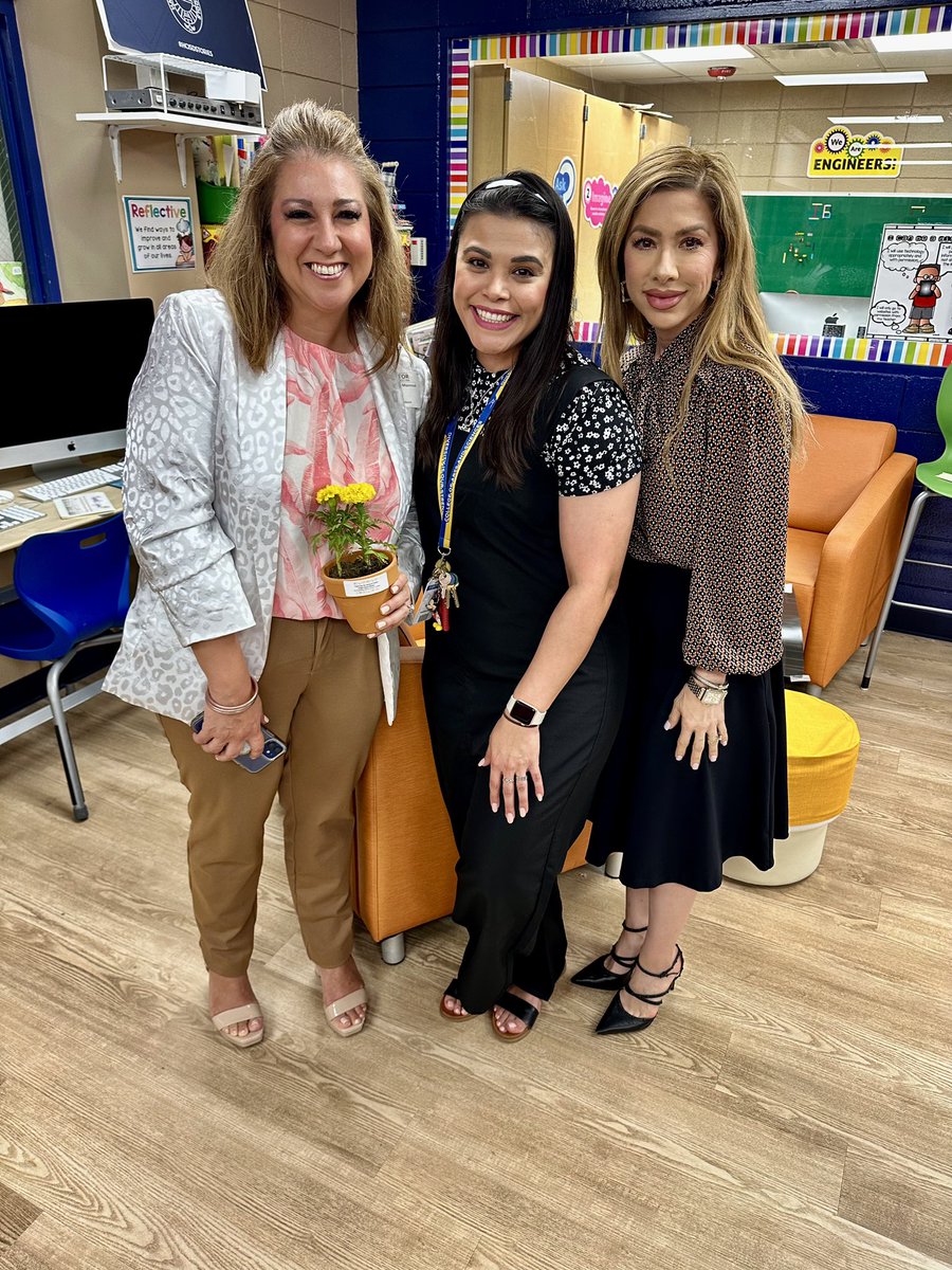 VeroRodz7's tweet image. Excited to have my dear friends in my ILC FINALLY!! #missingone #leadingladies