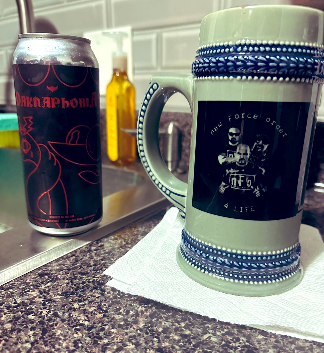 After a long day at work, cracked open my last can of #Daknaphobia by @OozlefinchBeers …
Lone can was still hanging in my fridge from bday weekend festivities. 
Cheers. 🍺
#drinklocal #craftbeersnob #pewpewpew #nFo4life