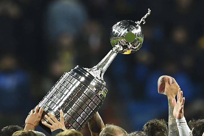 DonaLuciaHexa's tweet photo. GRUPOS DA LIBERTADORES

GRUPO A
FLAMENGO 🇧🇷
RACING 🇦🇷
AUCAS 🇪🇨
ÑUBLENSE 🇨🇱

GRUPO B
NACIONAL 🇺🇾
INTERNACIONAL 🇧🇷
METROPOLITANOS 🇻🇪 
INDEPENDIENTE MEDELLIN 🇨🇴

GRUPO C
PALMEIRAS 🇧🇷
BARCELONA 🇪🇨
BOLÍVAR 🇧🇴
CERRO PORTEÑO 🇵🇾

GRUPO D
RIVER PLATE 🇦🇷 
FLUMINENSE 🇧🇷
THE STRONGEST 🇧🇴
SPORTING CRISTAL 🇵🇪

GRUPO E
INDEPENDIENTE DEL VALLE 🇪🇨 
CORINTHIANS 🇧🇷
ARGENTINOS JUNIORS 🇦🇷
LIVERPOOL 🇺🇾 

GRUPO F
BOCA JUNIORS 🇦🇷
COLO COLO 🇨🇱 
MONAGAS 🇻🇪 
DEPORTIVO PEREIRA 🇨🇴

GRUPO G
ATHETICO 🇧🇷
LIBERTAD 🇵🇾
ALIANZA LIMA 🇵🇪 
ATLÉTICO MG 🇧🇷

GRUPO H
OLIMPIA 🇵🇾 
ATLÉTICO NACIONAL 🇨🇴
MELGAR 🇵🇪 
PATRONATO 🇦🇷
