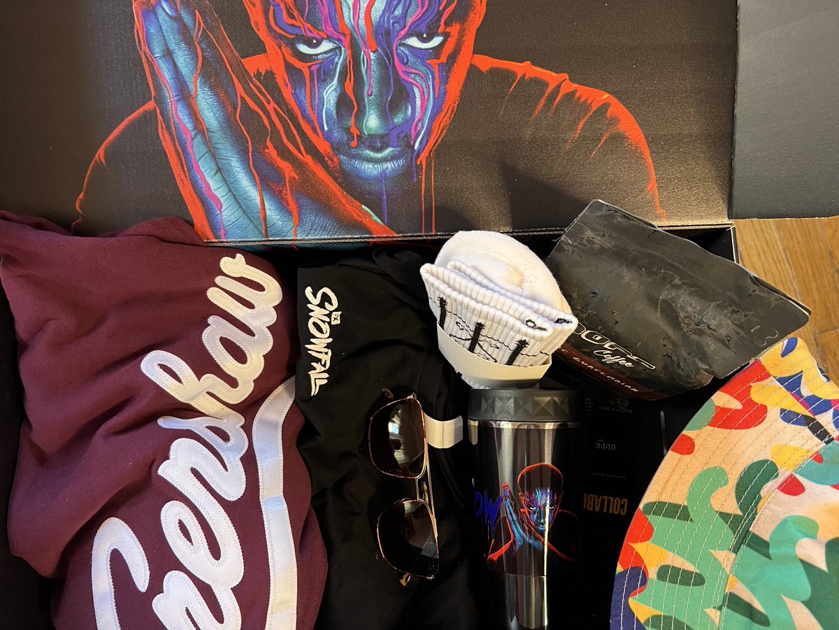 VinceValholla's tweet photo. Special thanks to the good people at @SnowfallFX for sending me this #SaintDrop pack!
Iโll post a video of all the stuff inside.
Make sure to watch Snowfall Wednesdays on FX! #SnowfallFX #FXAmbassador https://t.co/JuXfg9El2H