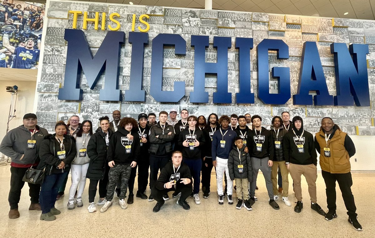 Thank you <a href="/UMichFootball/">Michigan Football</a>  <a href="/MHart2032/">Mike Hart</a> for having the GSQUAD Family #goblue〽️ #GSQUAD #TheCulture🇨🇦
