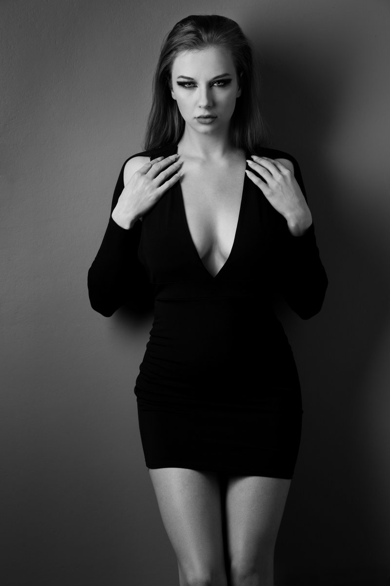GarryBlackPhoto's tweet photo. Studio Photoshoot Workshops 
Model: https://t.co/gXd7l53dEw https://t.co/pz7jssNZBT