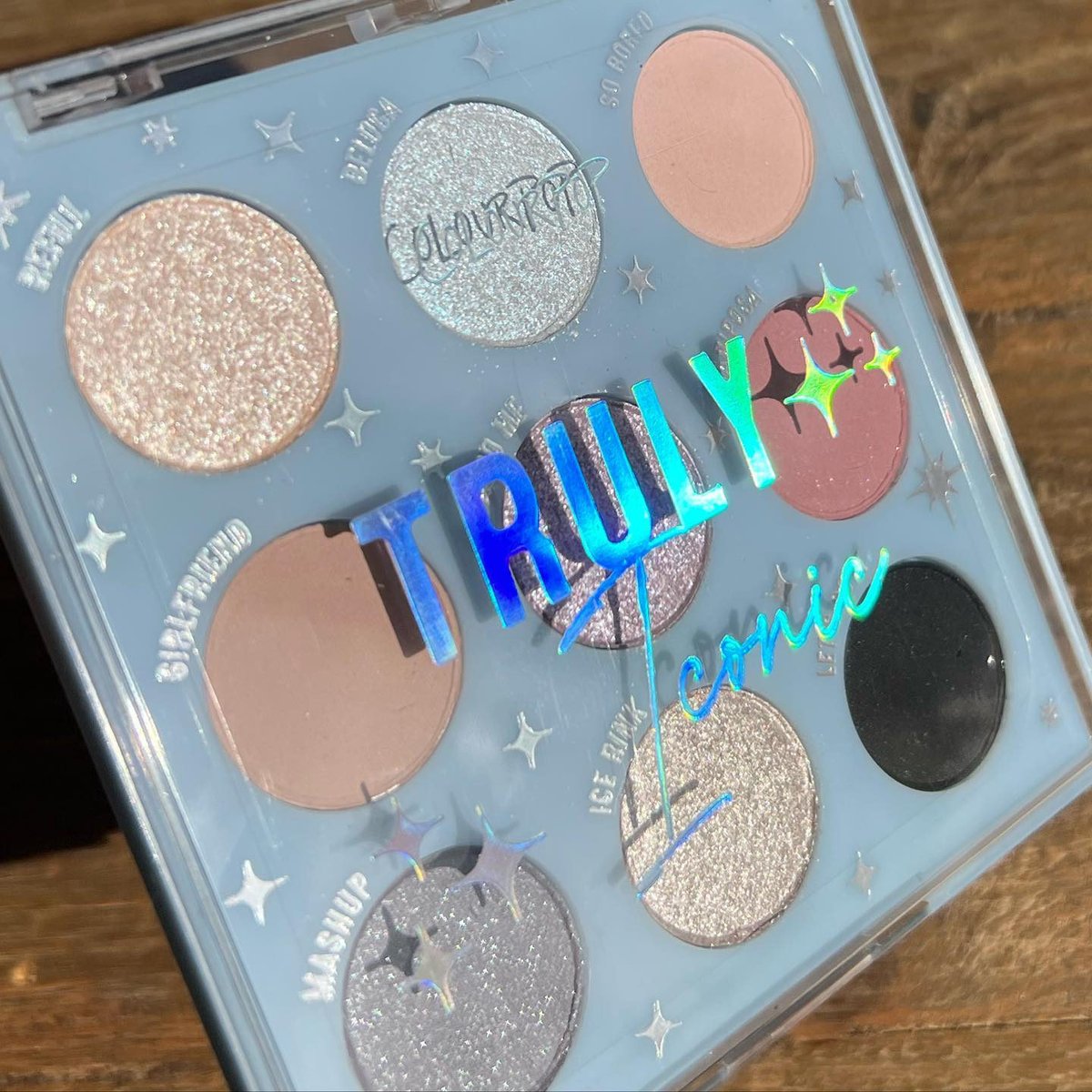 ColourPopCo's tweet image. BE TRULY ICONIC! ✨ ft. cool-toned neutrals, champagne silvery blues and mauves

Make sure to stop by @target to get this #targetexclusive 9-pan palette! 🛒

IG: rosybeautylove #ColourPopXTarget