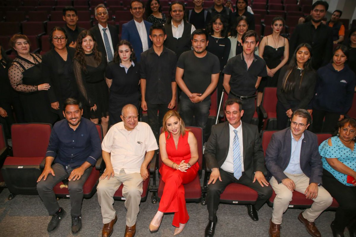 Paola_Angon's tweet photo. Promoveremos la música 🎶, que es orgullo de #SanPedroCholula, entre nuestra juventud🎤🎺.

Firmamos✍️ un convenio con la Escuela Superior de Música “Fausto de Andrés y Aguirre”, del @igccomunica, para que sus estudiantes hagan su servicio social en el @GobiernoCholula 🙌. https://t.co/btq72vdIUG
