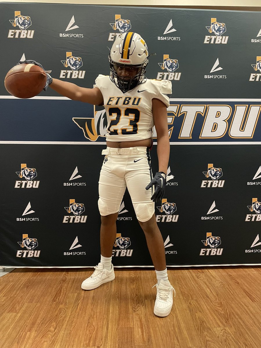 d2makeplays's tweet photo. Thank you to @ETBU_Football for the amazing visit today. #Gotigers @Coach_MasonETBU @ETBUCoachRu https://t.co/eOqV1BRnDy