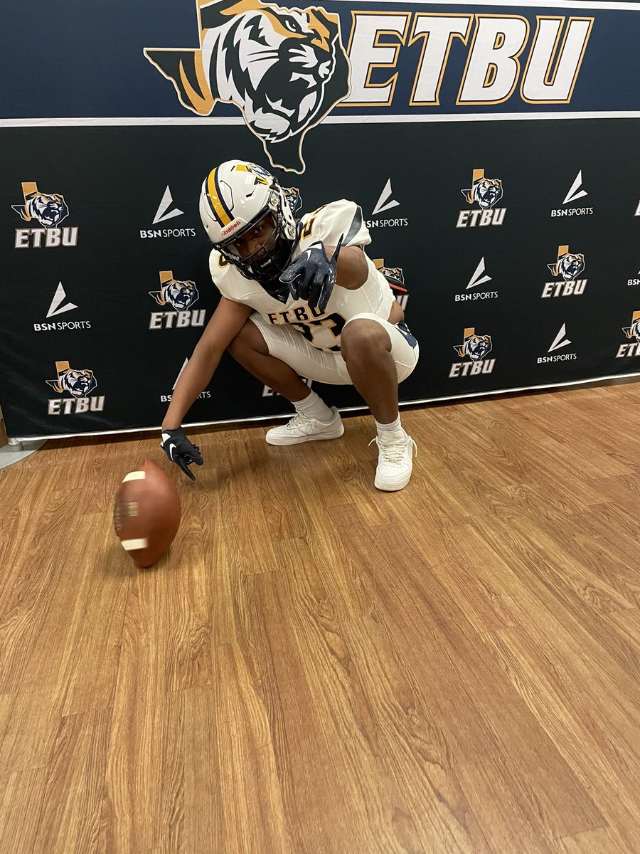 d2makeplays's tweet photo. Thank you to @ETBU_Football for the amazing visit today. #Gotigers @Coach_MasonETBU @ETBUCoachRu https://t.co/eOqV1BRnDy