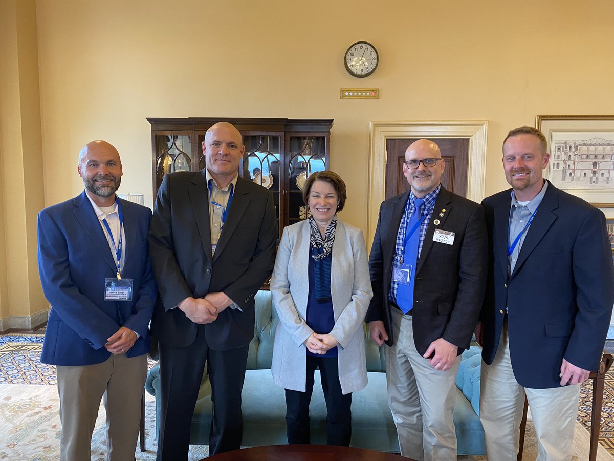 Thank you @amyklobuchar for taking the time to meet with us today to let us thank you for supporting IIJA, IRA, and the CHIPS act! Putting #ibew members to work and doing the great work you do for all working Minnesotans! #getamped