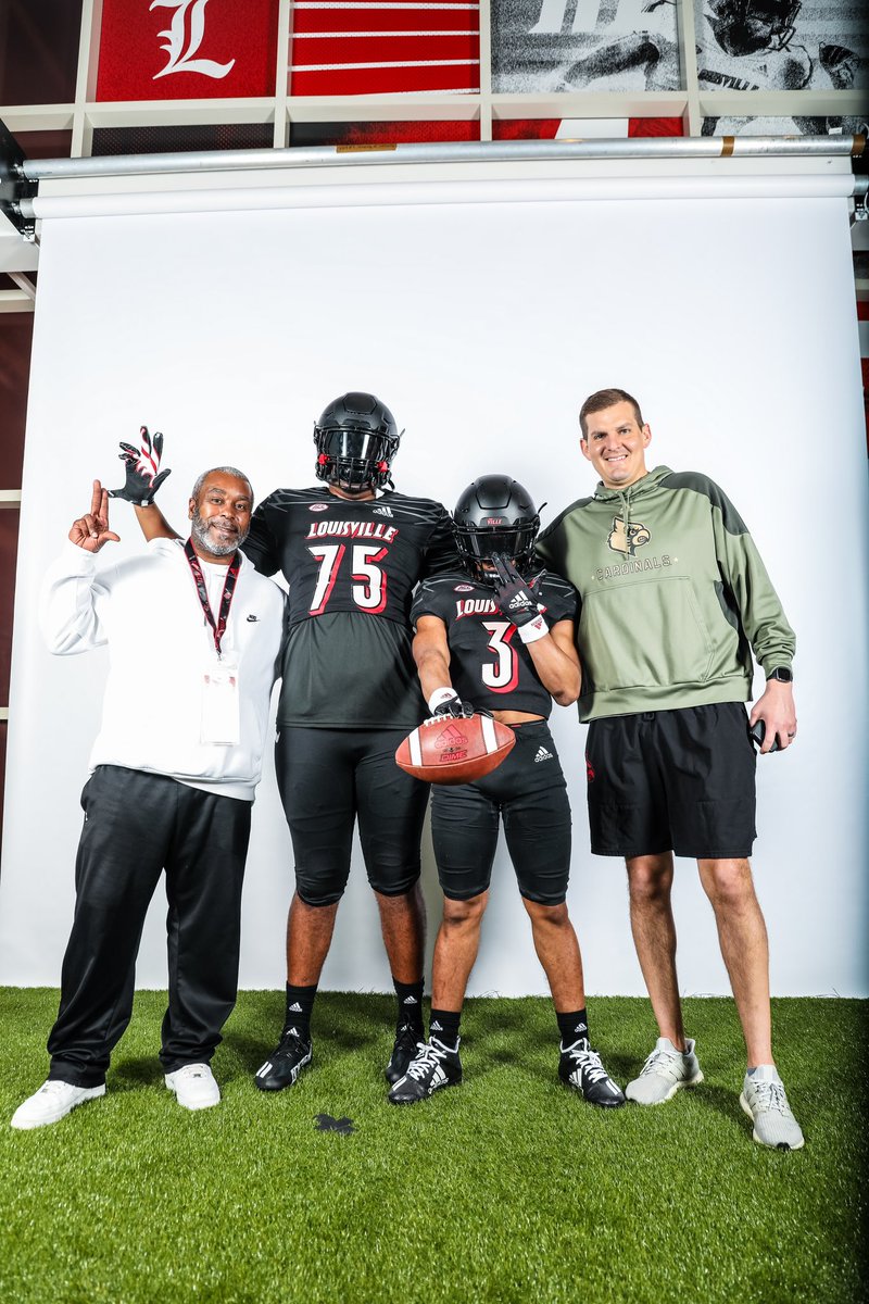 Trevy Barber (@barbertrevy) on Twitter photo Had an unbelievable time visiting <a href="/LouisvilleFB/">Louisville Football</a> thanks for having me, looking forward to coming back! <a href="/pete_nochta13/">Pete Nochta</a> <a href="/Coach_RWallace/">Coach Ryan Wallace</a> <a href="/JeffBrohm/">Jeff Brohm</a> @Ville_McGee <a href="/FantNacarius/">Coach Fant</a> <a href="/ChrisSeabolt/">Chris Seabolt</a> Had an unbelievable time visiting <a href="/LouisvilleFB/">Louisville Football</a> thanks for having me, looking forward to coming back! <a href="/pete_nochta13/">Pete Nochta</a> <a href="/Coach_RWallace/">Coach Ryan Wallace</a> <a href="/JeffBrohm/">Jeff Brohm</a> @Ville_McGee <a href="/FantNacarius/">Coach Fant</a> <a href="/ChrisSeabolt/">Chris Seabolt</a>