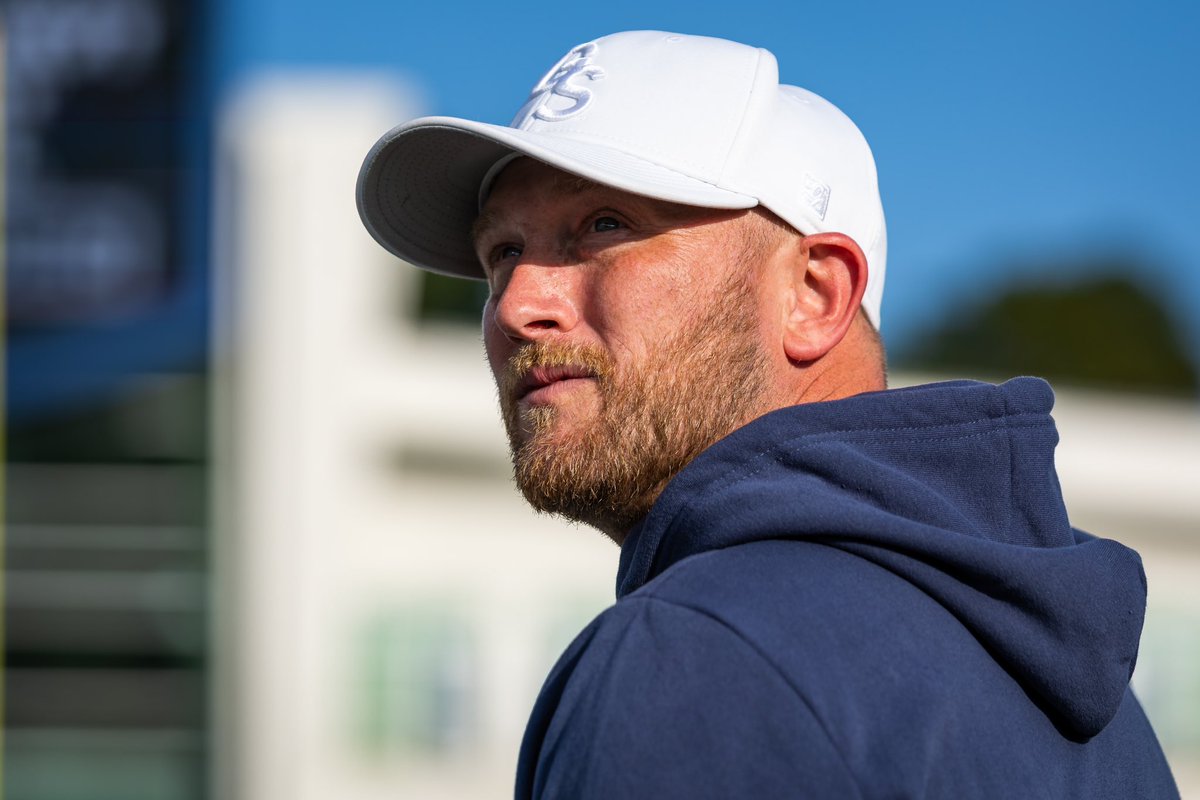 GSAthletics's tweet photo. 𝗚ot 𝗔fter 𝗧hat 𝗔ward 🏆

Congratulations on winning the @iHeartCountry Country Song of the Year, @coleswindell! 🎶

#HailSouthern | #iHeartAwards2023 https://t.co/3F1thyVh43