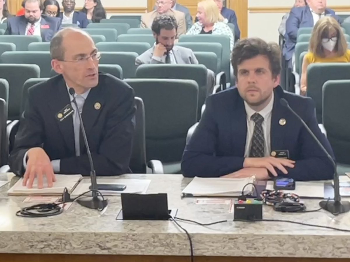 Honored to work with @mjweissman to take on predatory lending. High interest low dollar loans trap Coloradans in cycles of poverty, HB 23-1229 aims to limit the predatory practices of those providing alternative charge loans and we just passed out of the Finance Committee. #CoLeg
