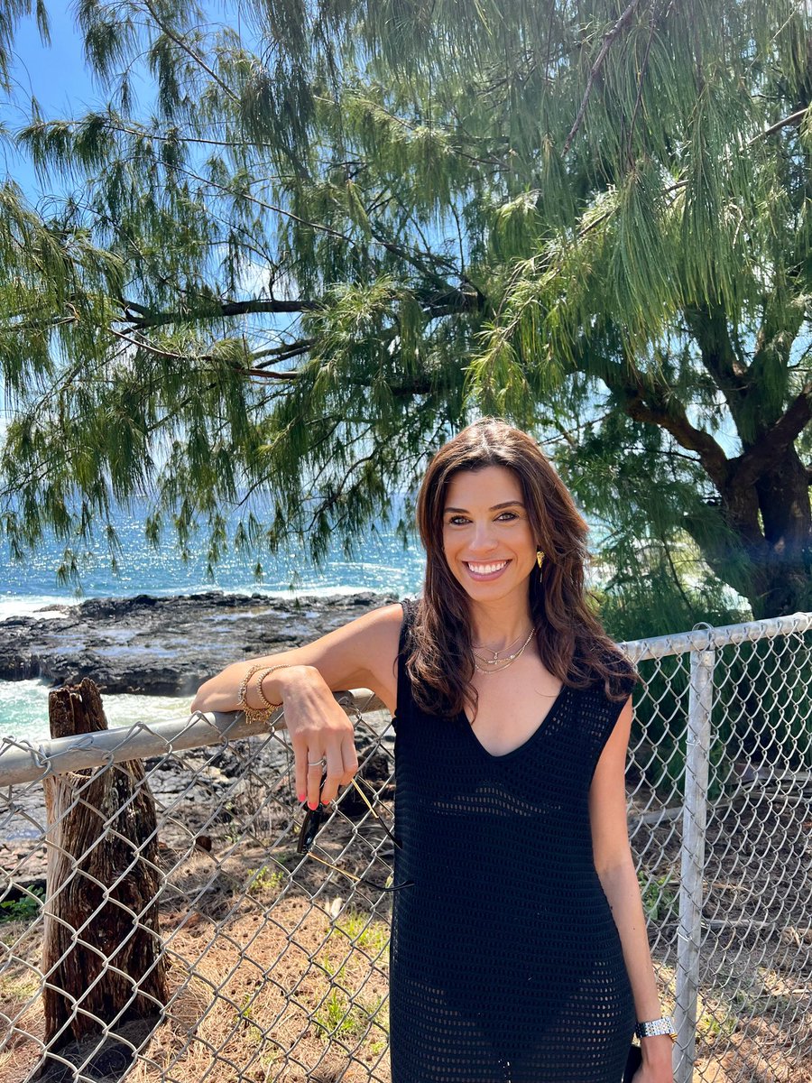 LuxuryPRGal's tweet photo. This is Us. In my favorite place on Earth with my favorite people on Earth. #SpoutingHorn #Kauai https://t.co/BHJc2Pwoe3