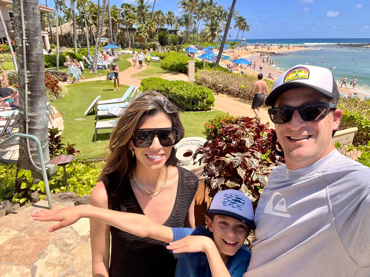 LuxuryPRGal's tweet photo. This is Us. In my favorite place on Earth with my favorite people on Earth. #SpoutingHorn #Kauai https://t.co/BHJc2Pwoe3