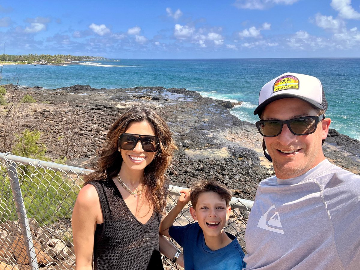 LuxuryPRGal's tweet photo. This is Us. In my favorite place on Earth with my favorite people on Earth. #SpoutingHorn #Kauai https://t.co/BHJc2Pwoe3