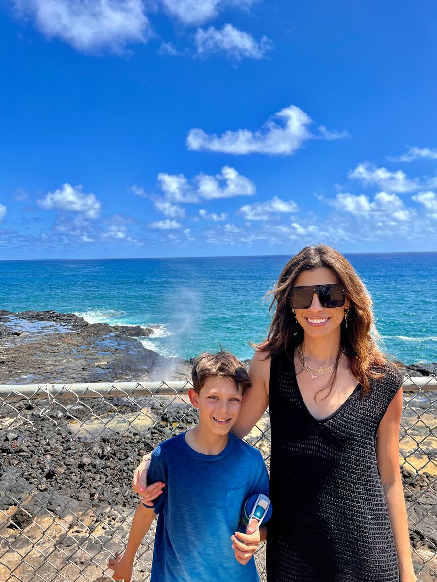 LuxuryPRGal's tweet photo. This is Us. In my favorite place on Earth with my favorite people on Earth. #SpoutingHorn #Kauai https://t.co/BHJc2Pwoe3