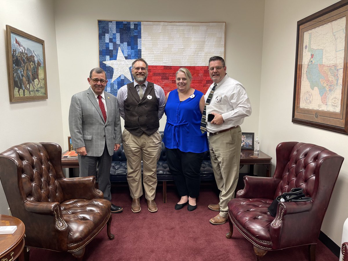 RYHT_AdvocacyEd's tweet photo. What a day! Incredible day at the Capitol with teachers thank you @murrstache @DrewSpringer @kevinsparkstx @PeteFlores_TX @BrooksLandgraf @BradBuckleyDVM for making time to listen. We appreciate you! #txed #txlege https://t.co/ktS2BEEtWo