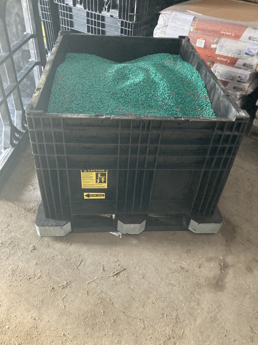 FACcrops's tweet photo. Something is idly satisfying about cutting bags to make boxes. https://t.co/sKQy56xe9y