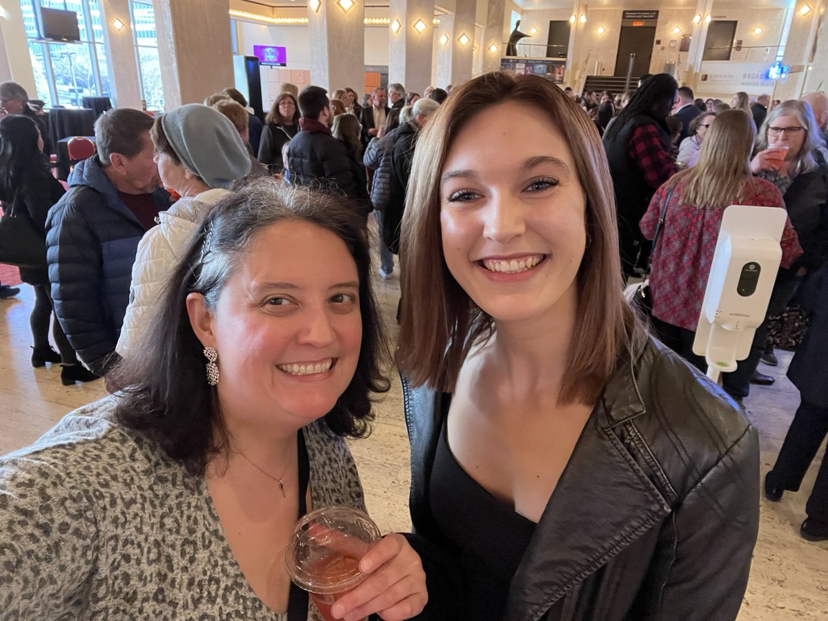 Stephyg124's tweet image. So great to finally meet you IRL @courtneybondar at the @MarcusCenter season reveal!! #supportlocaltheater 🎭🎤🎼 #socialmediafriends ❤️📲