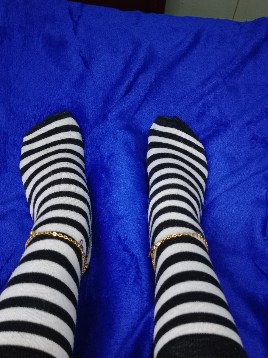 BBoxSurprise's tweet photo. Daddy~~~ I'm home~~~~
U like my clown socks??♠️♣️♥️♦️
.
#feetfinder #feetfethish #feet #feetpic #FeetPictures #feetseller #feetselling #barefootgirl #onlyfansgirl #onlyfansbabe #onlyfan #LinkInBio #bluehead #nails #heel #toes #socks
#feetpicsforsale #buyincontent https://t.co/CSZvHdqYxR
