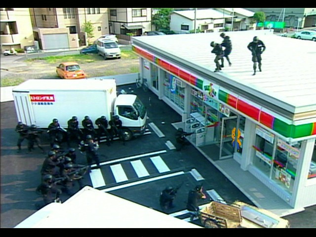 rockpeek's tweet photo. ちなみにコンビニは撮影所の敷地内に建てられたオープンセット。他のドラマや映画でも使われた。 https://t.co/5bxBdmBQc8