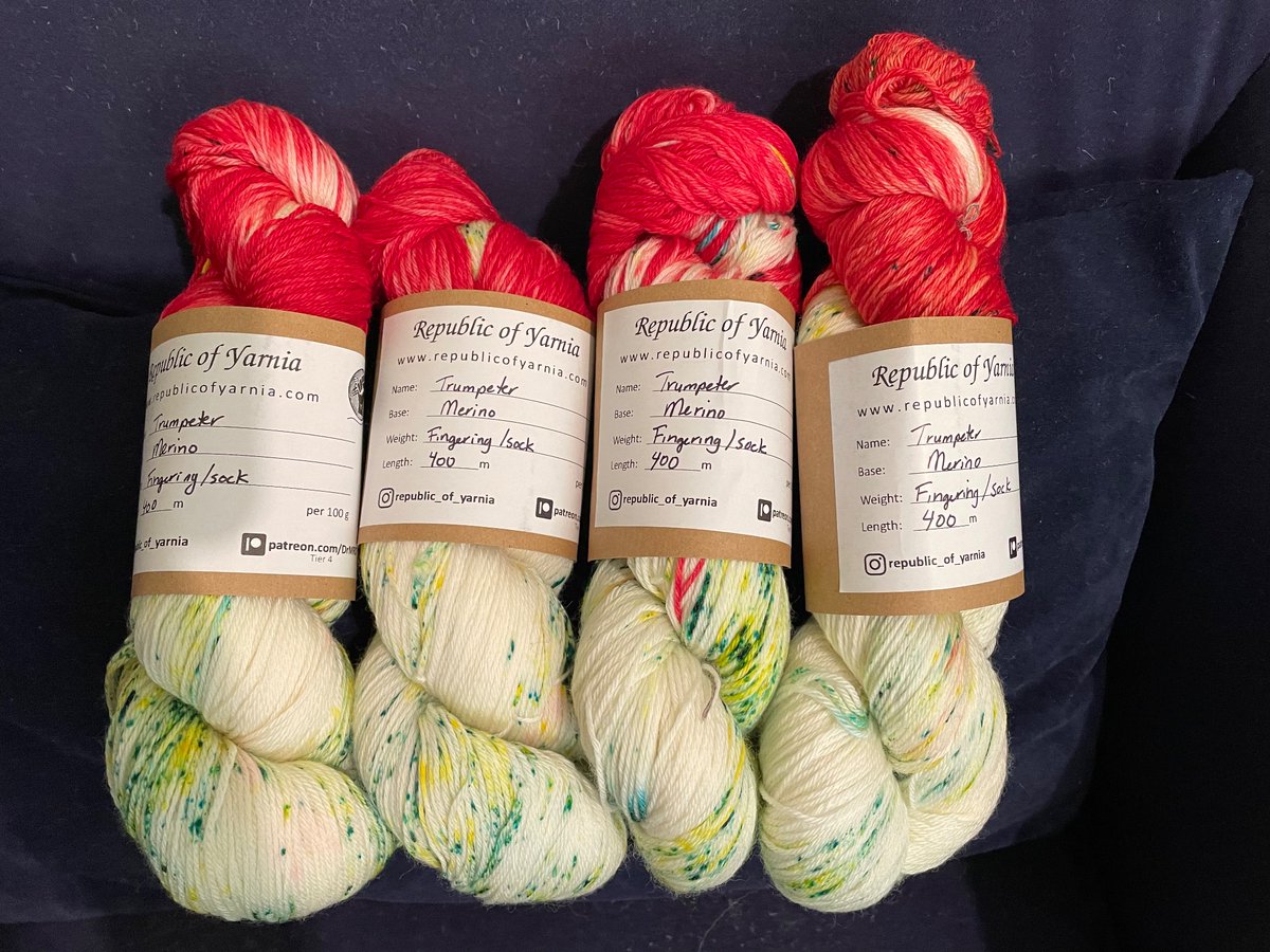 Most wonderful wool delivery today, from @ISASaxonists. Republic of Yarnia fingering/sock weight merino in Trumpeter. It’s gorgeous, thank you so much, Dr MRO! The colours are superb, and it’s a lovely yarn base too. 🥳 #RepublicOfYarnia #Trumpeter