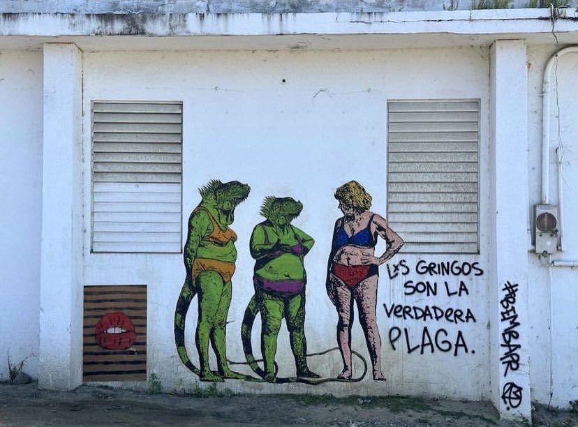 dramosgutierrez's tweet photo. Esta propuesta artística realizada en #Vieques causó controversia y fue eliminada (censurada) el mismo día que fue colocada. #BembaPR https://t.co/kVQZTj2yNn
