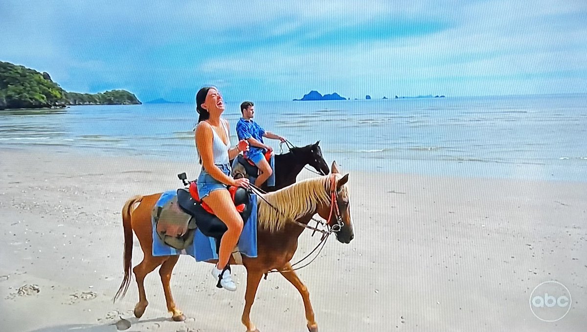 Watching this date without sound is actually so funny #TheBachelor