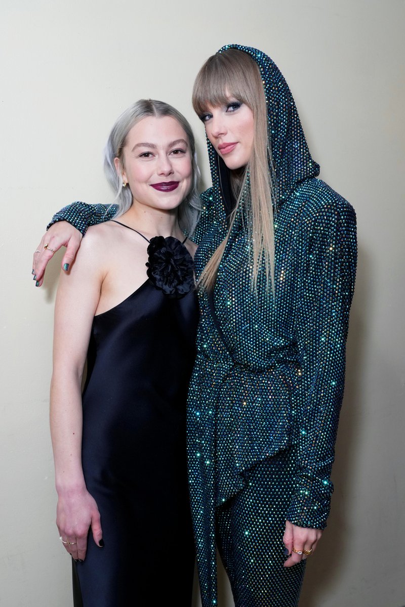 Variety's tweet photo. Taylor Swift and Phoebe Bridgers at the #iHeartAwards. https://t.co/MyImfevaHC