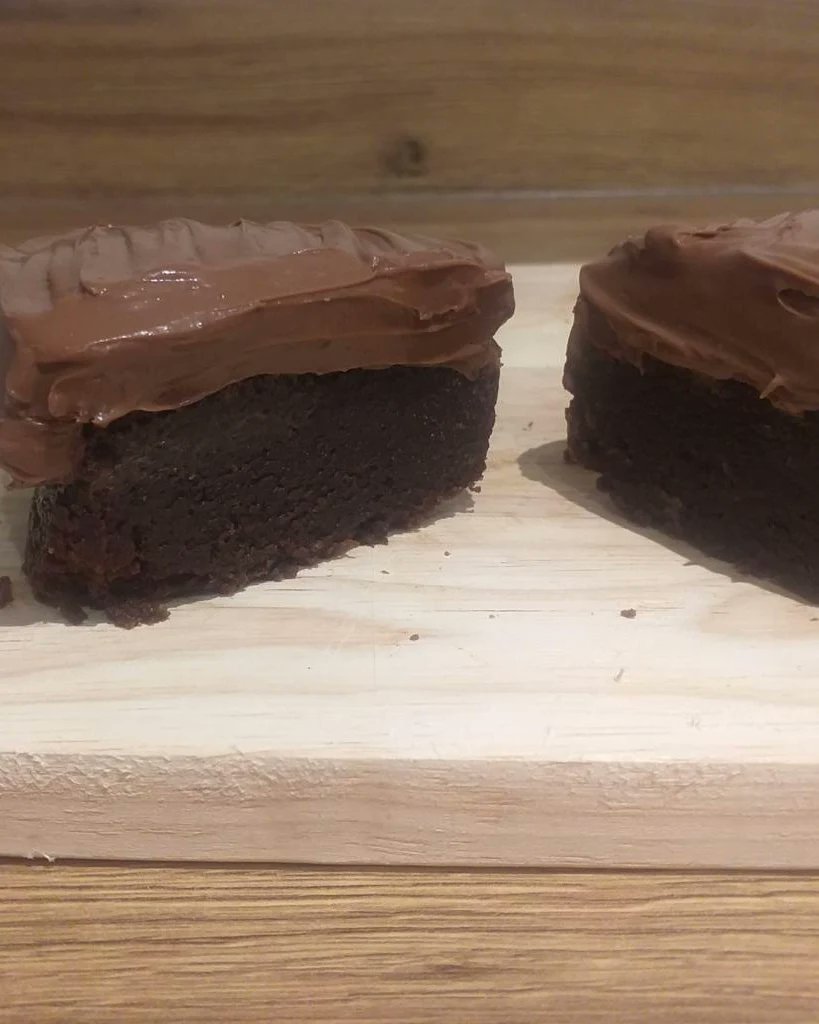 £15 - 6' #chocolatefudge #chocolatecake #desserttime #delicioustreat #chocolatedessert #baking #cake #BakeryBusiness #DeliciousDesserts #ChocolateCreations #ChocolateSnacks