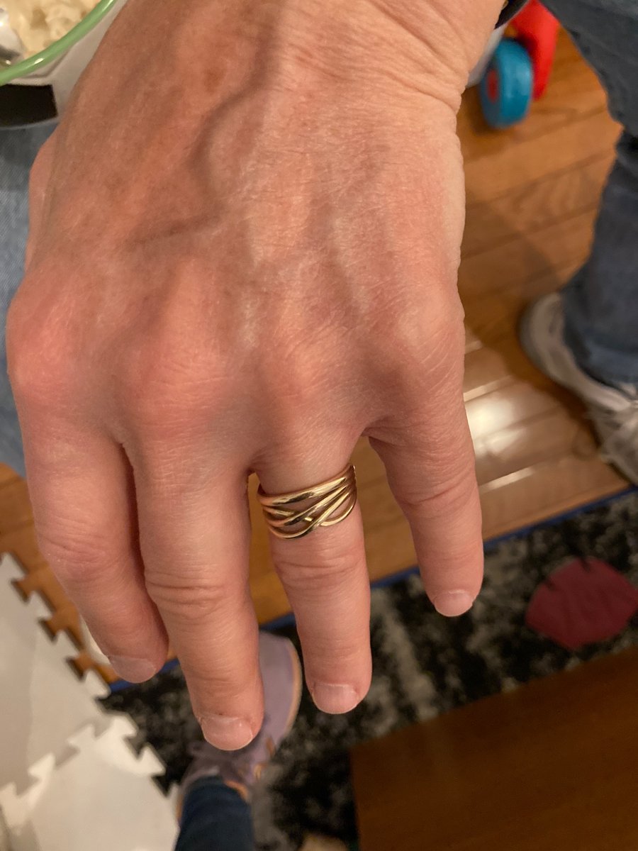RWisthuff's tweet photo. @PoPville looking for a missing wedding ring likely in/around Dupont. A woman’s band matching this one only with one big diamond and one small one. If anyone spots it, please DM
me! Thank you! https://t.co/VhyTrnoX9B
