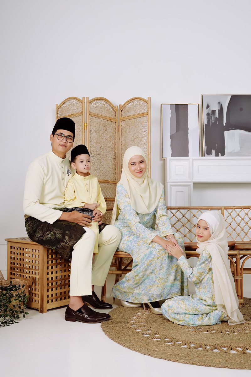 AminuddinKahar's tweet photo. Salam n selamat pagi, iklan❗️❗️❗️
Nk promote sikit untuk photoshoot studio raya, dh beli baju smua mari lah kita berphotoshoot. 
Location : Ecosky Jln Ipoh
Berminat : https://t.co/tmitODIKn4 https://t.co/FZd5Pn9F6z