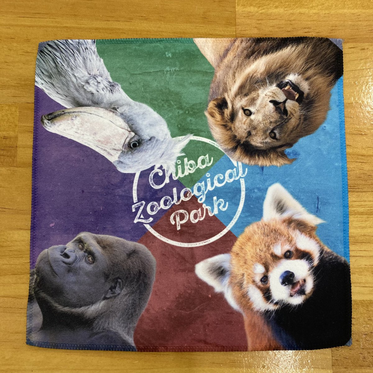 chibazoo1985's tweet image. 皆様からお声頂いていた
「#森のレストラン 」テラステーブルデザイングッズ
第一弾❣️仕上がりました～✨✨😊

テーブルと同じ2種類をご用意。
う～ん🐆🦍🌸🌸
とてもシックで、どちらも欲しくなるかも～🥰

ぜひぜひお手にとってご覧くださいませ～

#千葉市動物公園
#オリジナル
#ハンカチ