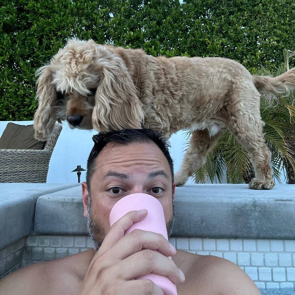 jonalbiar's tweet photo. What the drink? #bubbles https://t.co/jq428OY3B1 https://t.co/WYQeNdDbYg