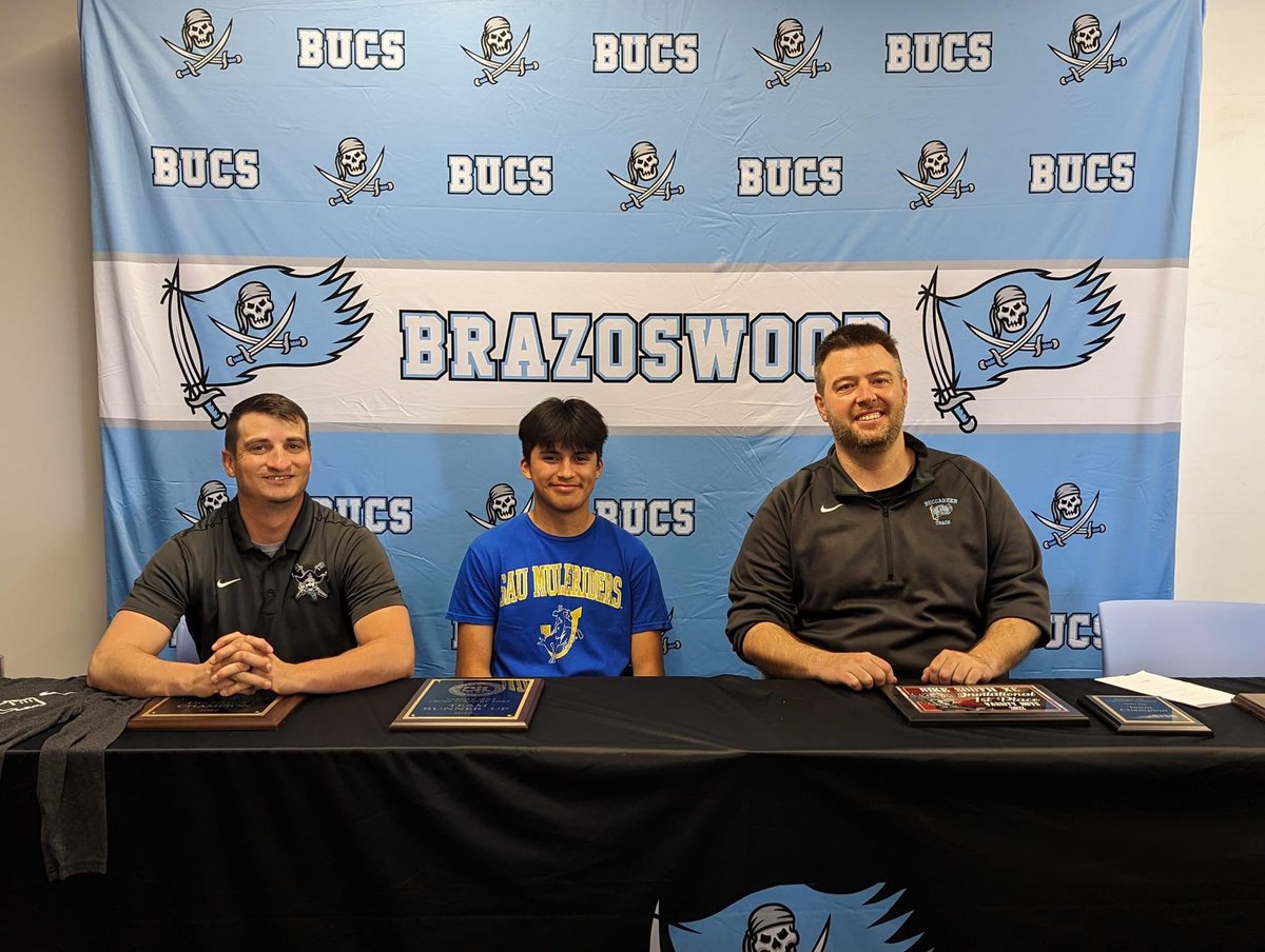 Giovani_Diaz05's tweet photo. Officially committed to The University of Southern Arkansas!!!! I couldn’t have made it this far without the support of everyone from my family, Coaches, friends. These past 4 years were a blessing. Time for the next 4 years of college running. 
Go Muleriders!!! https://t.co/XfxSw5i0iR