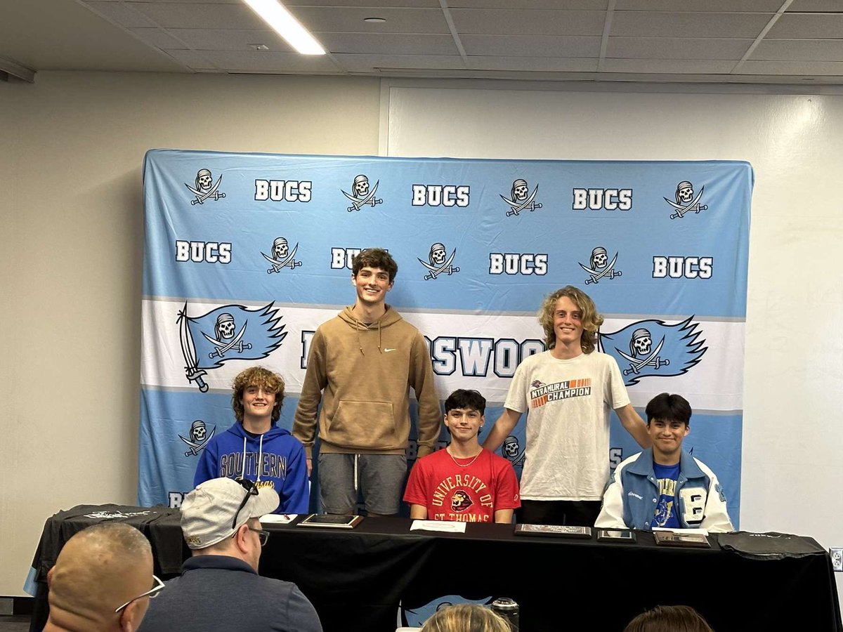 Giovani_Diaz05's tweet photo. Officially committed to The University of Southern Arkansas!!!! I couldn’t have made it this far without the support of everyone from my family, Coaches, friends. These past 4 years were a blessing. Time for the next 4 years of college running. 
Go Muleriders!!! https://t.co/XfxSw5i0iR