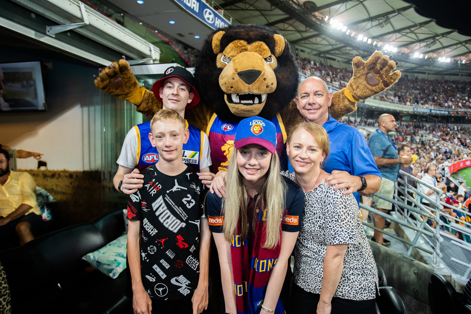 HMCAHelpForKids's tweet photo. 𝗶𝗩𝗶𝗲𝘄 𝟮𝟬𝟮𝟯 – 𝗥𝗼𝘂𝗻𝗱 𝟮

We hosted special guests from Mater Foundation with face painting, fist pumps and high fives for our opening match of 2023 in iView last Friday night.

Check out all the event photos at: https://t.co/Iuc1Ax0bRu 
#Help4Kids https://t.co/UZ6Syja9lO