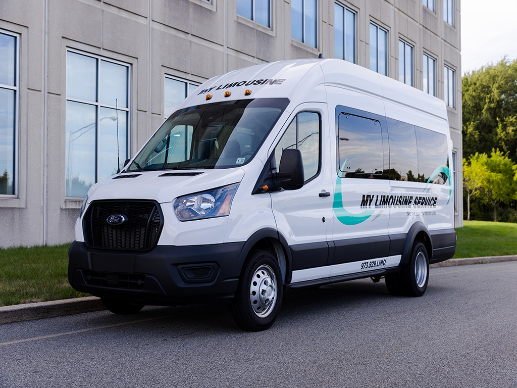 Introducing our new fleet of Executive Transit Vans! 
Whether you need airport or cruise transfers, transportation for wedding guests, or any other occasion, our Executive Transit Vans are an ideal choice. Learn more about our fleet -> murphylimo.com/our-fleet 
#airportshuttles