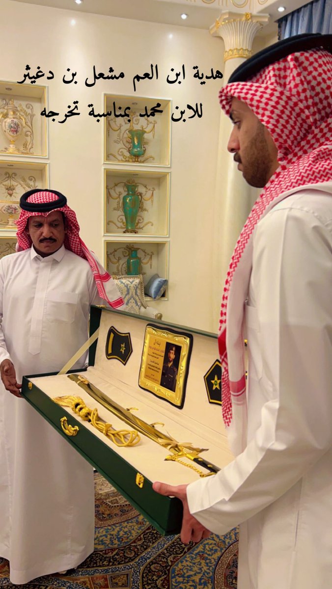 NAIF00LAW's tweet image. الحمد لله أولاً وأخيراً
ليلة من ليالي العمر اجتمعنا فيها مع أبناء العمومة والأقارب والأصدقاء في حفل بهيج بمناسبة تخرج الابن محمد (الله يوفقه لكل خير) وكان فيها وجهاء  من المجتمع ورموز نفخر بهم ونعتز ونماري بهم الآخرين 
أولهم ابن العم أبو جاسم مشعل بن دغيثر  (ملك الصفر ) أكرمنا…