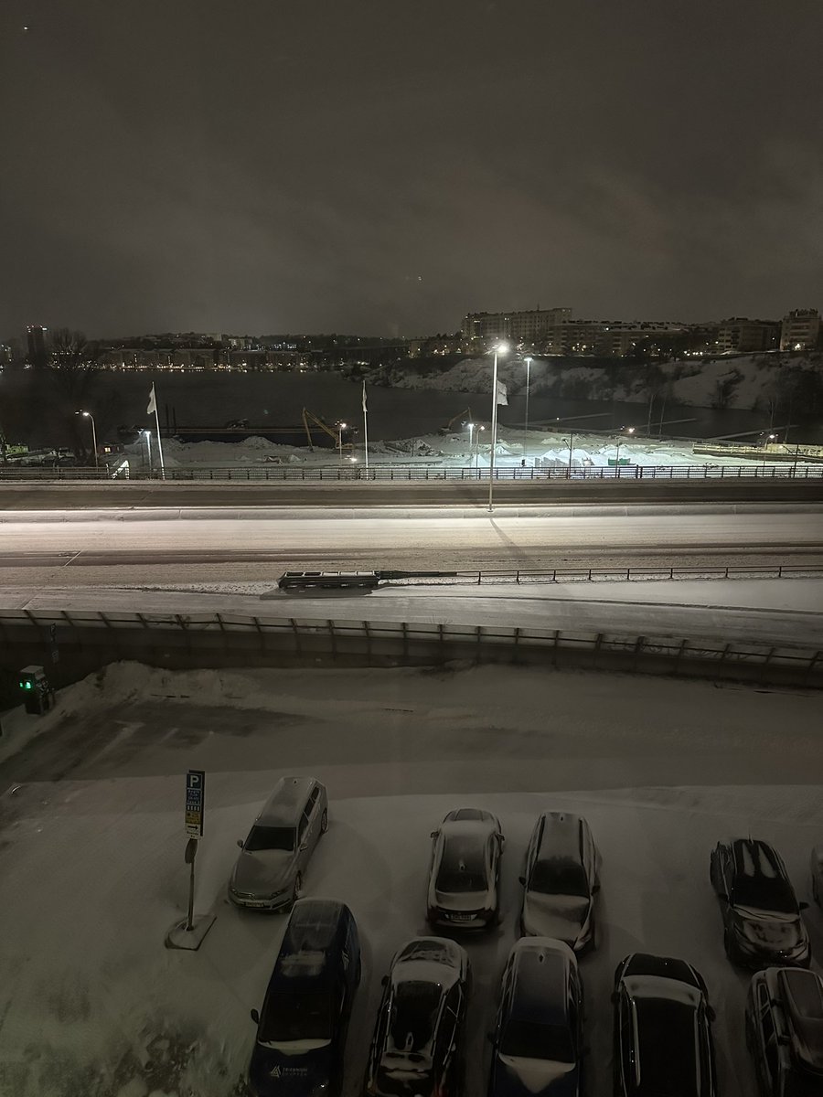 emmavond's tweet photo. Fr though. Wth Sweden?! I thought we had all come to the conclusion that it’s spring now. This has to come to an end ❄️ https://t.co/XKD76ZZmP2