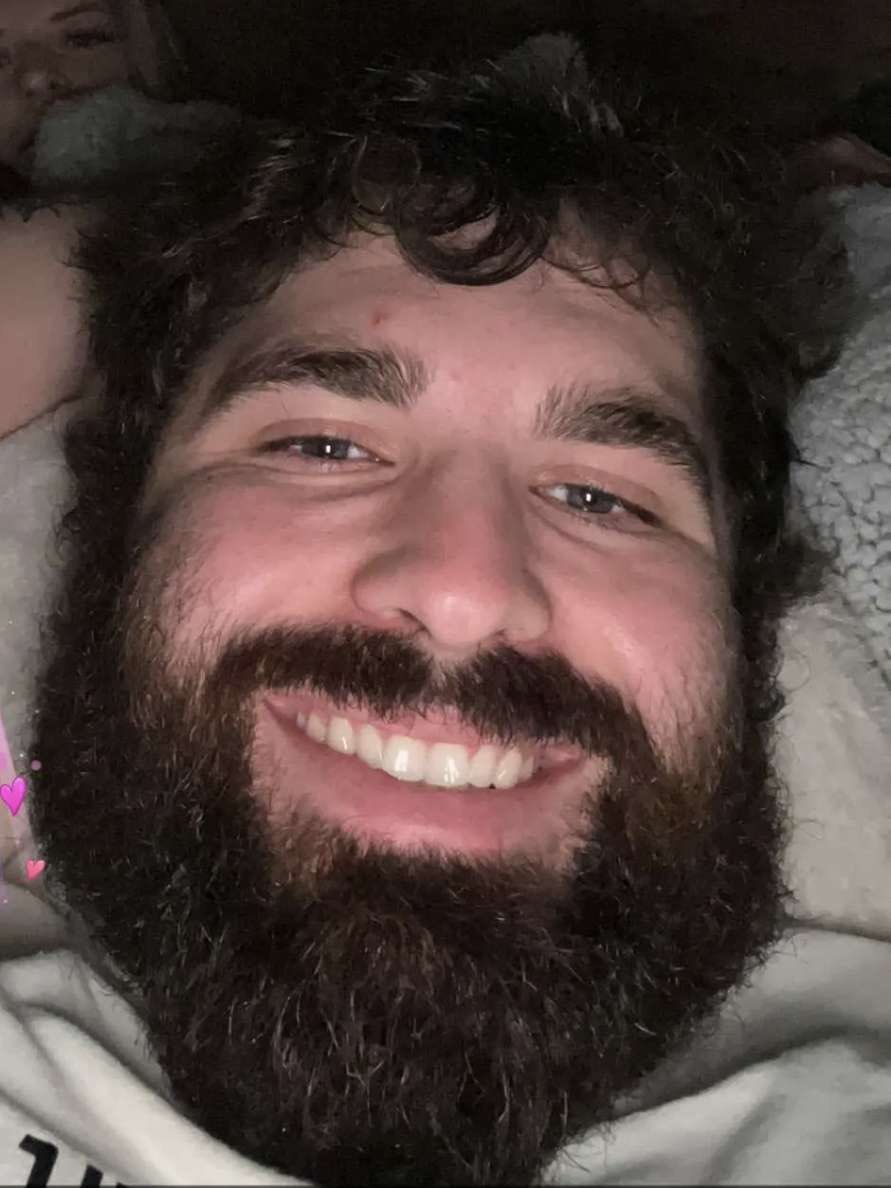 mwirfs1995's tweet photo. I've had way too many people come ask for autographs so I'm just going to come out and say it.... I AM NOT @DanBilzerian https://t.co/AdgfXdSJPD