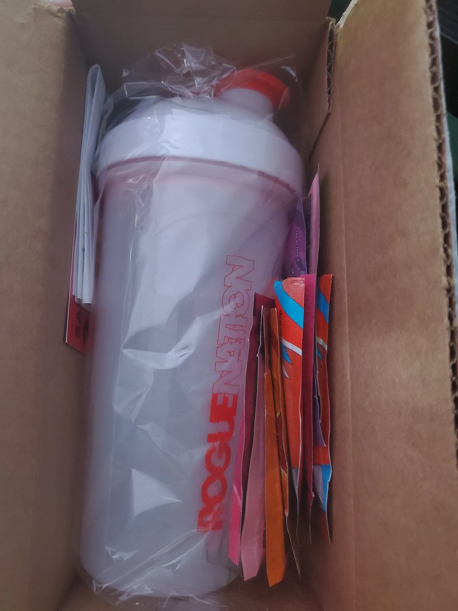 killercope412's tweet photo. Lets GO my Rogue energy came in big shout out to @RogueEnergyGame for the sponsorship. If you're interested in grabbin yall some theres a link in my bio or goto https://t.co/IdMEKqE5wI and use discount code TheMadness5 for 5% off your order. We appreciate all the love and support https://t.co/ZlhGDcDoh0