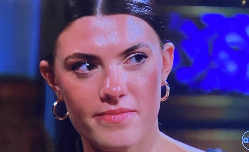 m_ttt21's tweet photo. A woman’s intuition is always right #thebachelor https://t.co/JvhLv6EX1u