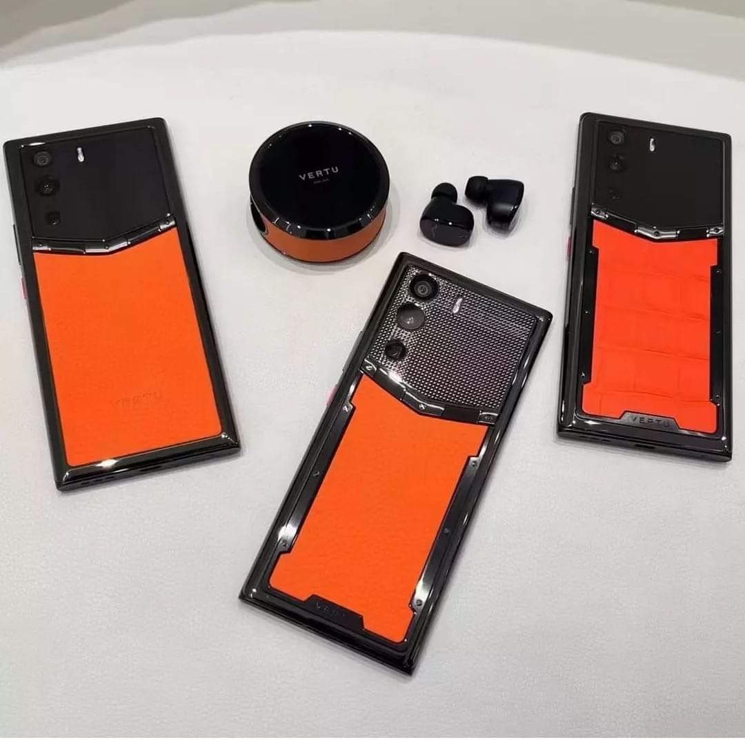 TheSolTwroll's tweet image. Different Leather of Metavertu Dawning Orange🧡!
#metavertu #vertu #web3 #Crypto #luxuryfashion #luxurymobile #nft #mining #vtalk #privacy #luxurygoods #luxuryphone #luxurylife #luxurydesign #luxurymobile