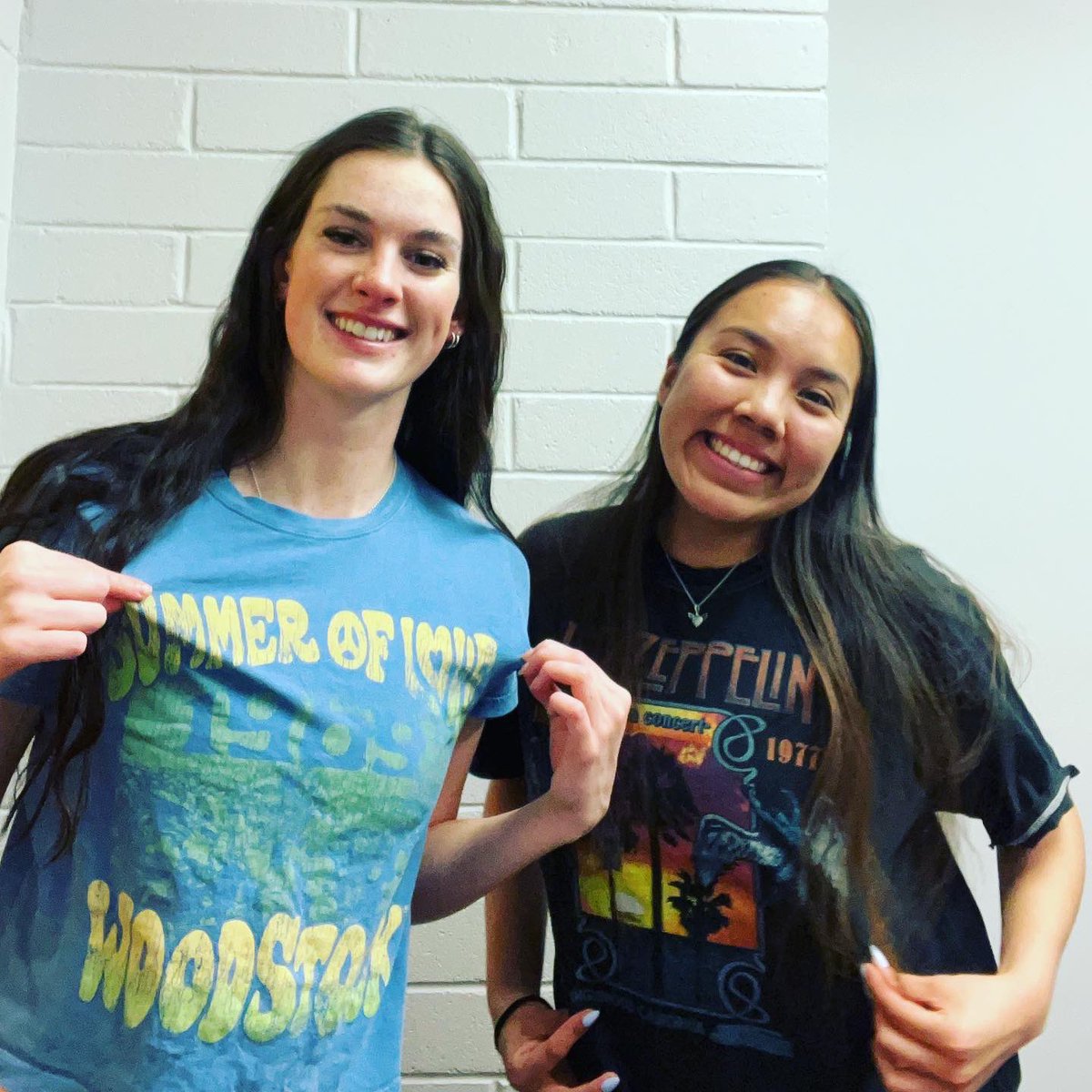 FortLewis_WBB's tweet photo. 🎶 Rock n Roll 👕 Monday 🎶
😂 🔥 🚨
#rocknrolltshirt #fortlewis https://t.co/OS92P6e21z