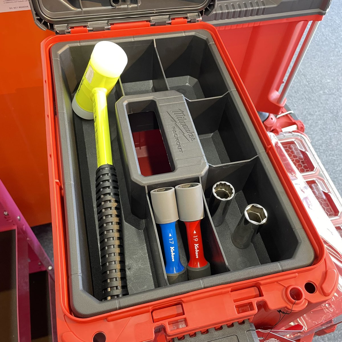 fg_hiroshima's tweet photo. milwaukee PUCKOUT
compact tool box

入荷しております‼︎

コチラ中が深型のため
たっぷり収納ができそうです！
仕切りも付属しているのでカスタマイズできますょ！

#milwaukee #milwaukeetools #puckout #usagtools #ミルウォーキー #パックアウト #factorygear #ファクトリーギア https://t.co/l4qEwfGEB4