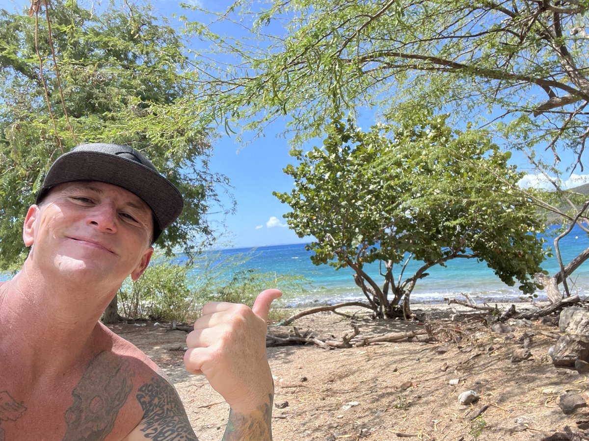 RedParrothead's tweet photo. @jimmybuffett  miss ya bud !
Just chillin in PUERTO RICO listening to your JAMS !!!🇵🇷🇵🇷🇵🇷🇵🇷🤿🐠🏝
@Margarillas  we need TOUR dates ?🤡🤡🤡🤡👍🏻👍🏻👍🏻 https://t.co/zeWBmw5t85