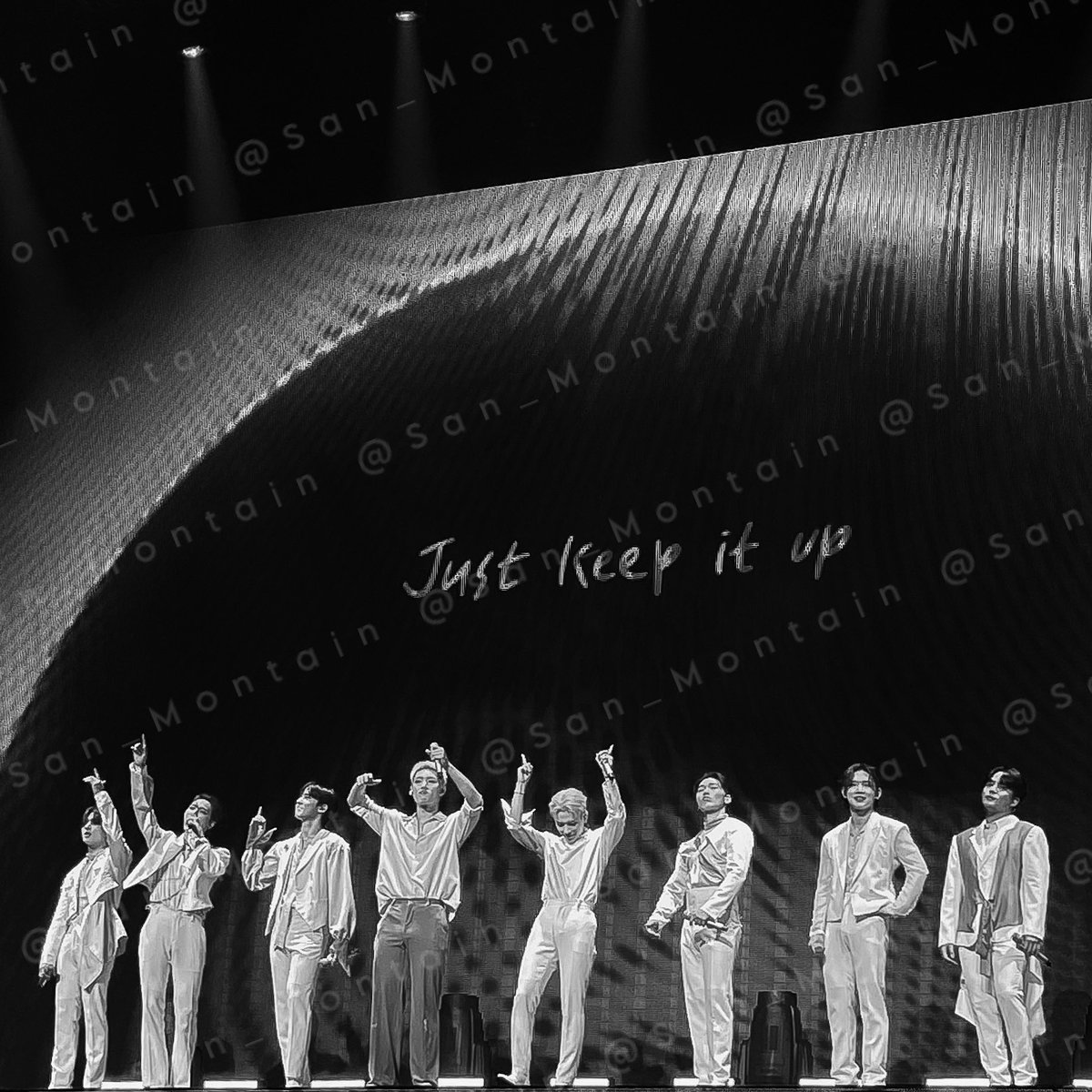 San_Montain's tweet photo. Personne va voir mais c’est pas grave 
POV : T’es photographe et tu travailles ton noir et blanc sur tes photos de concert 

                     ᴀ ᴍɪɴɪ ᴛʜʀᴇᴀᴅ https://t.co/xKTcBNHz9s